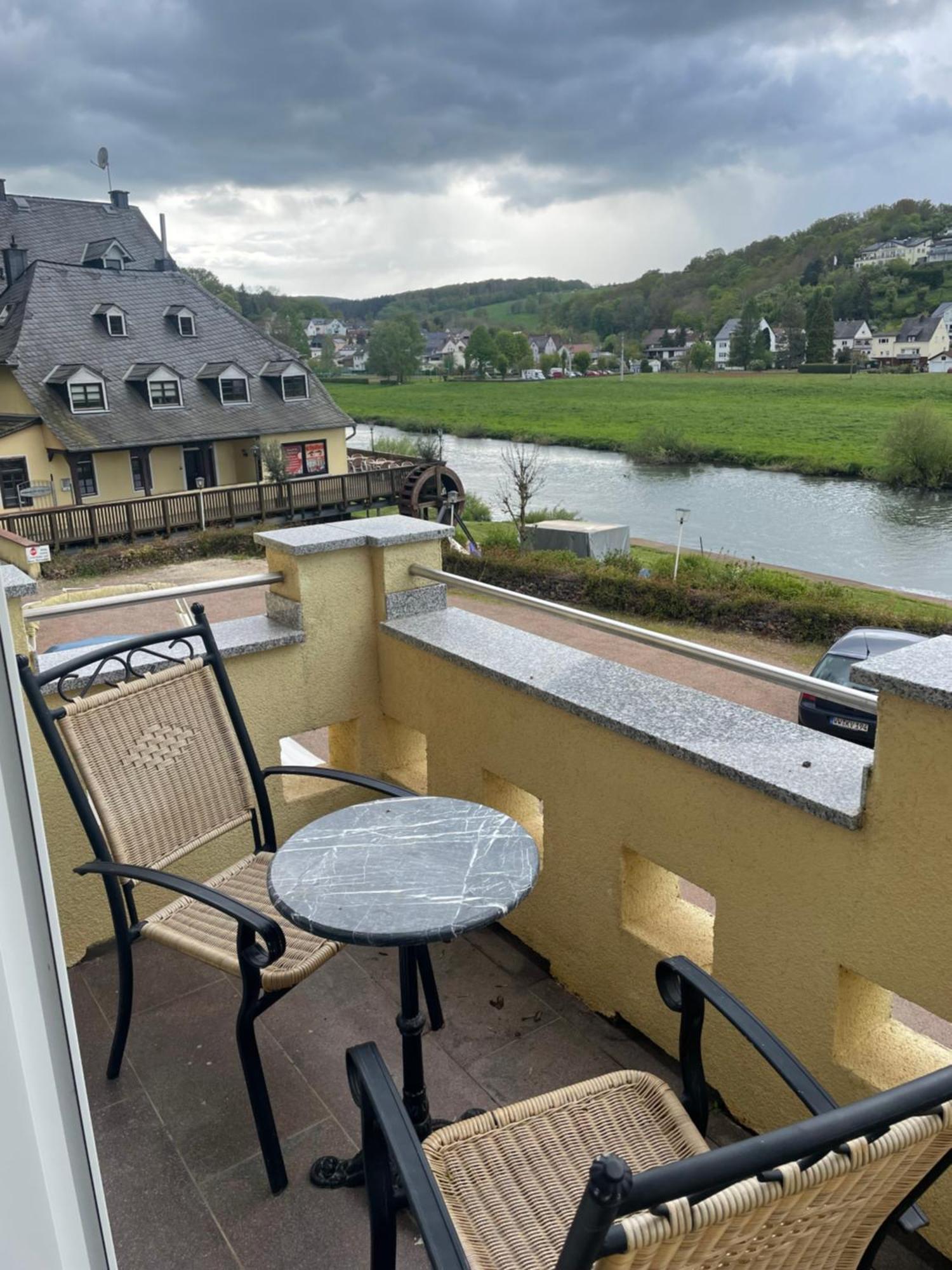 Ferienwohnung Riverside Resort Idyllisch Direkt An Der Lahn Diez Esterno foto